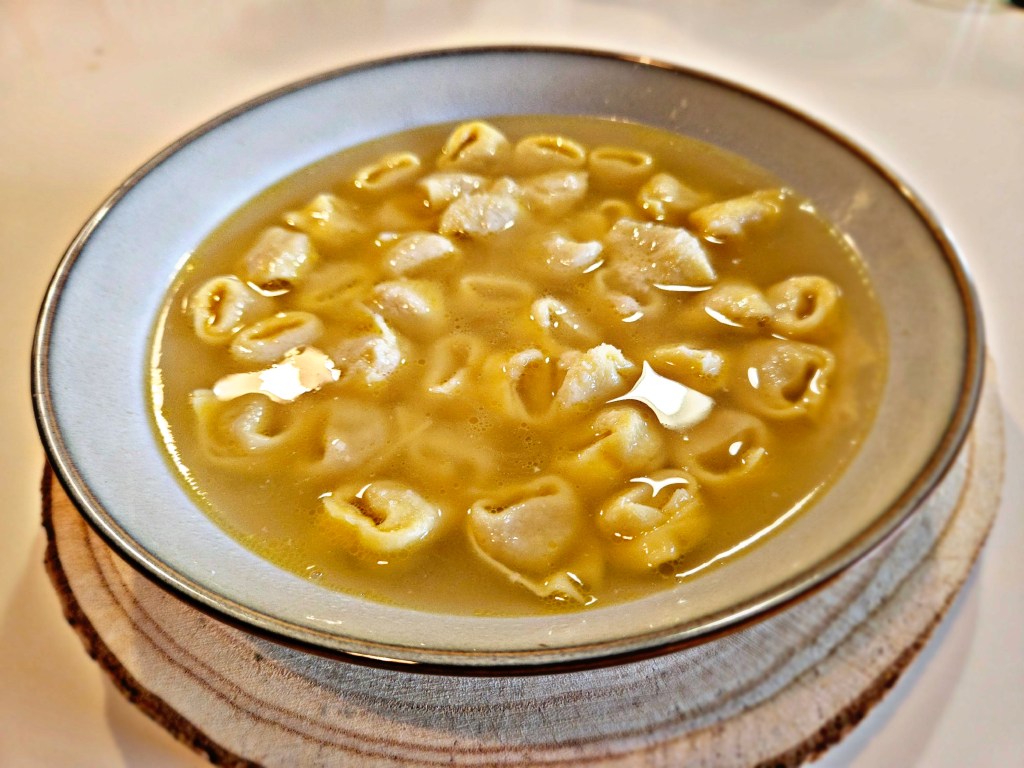 Tortellini in broth (Tortellini in&nbsp;brodo)